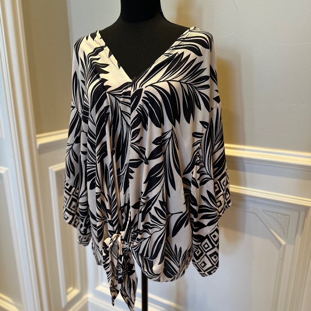 Lola P Trible/Floral black-cream dolman pop over blouse size XL